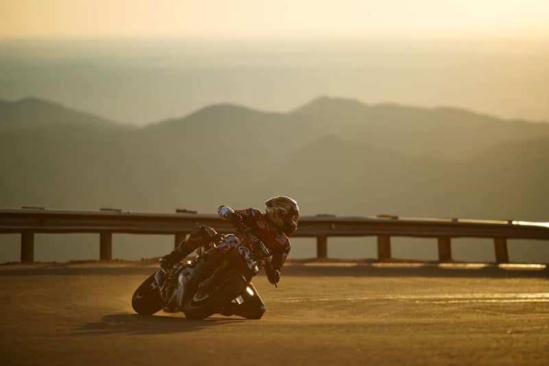 Carlin Dunne มือควบ Ducati Streetfighter V4 Prototype เสียชีวิตในรายการ Pikes Peak 2019 | MOTOWISH