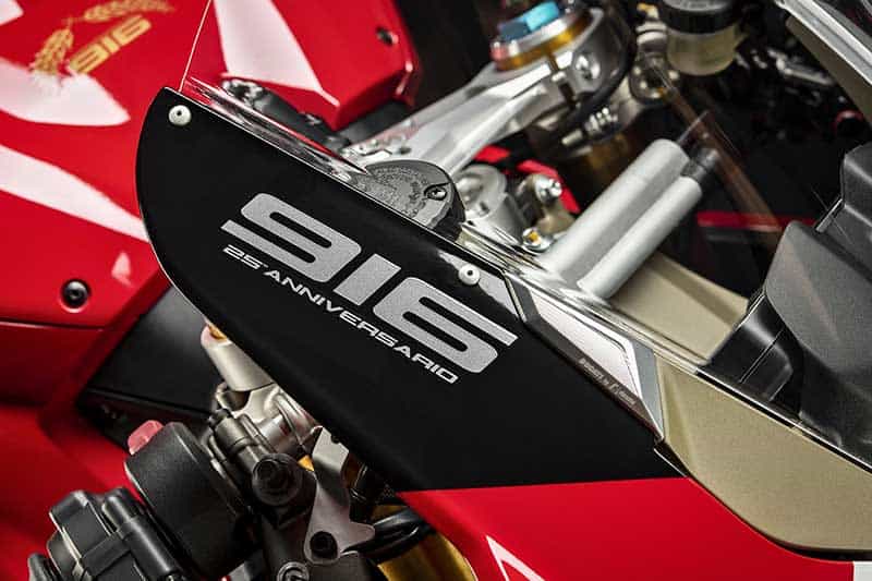เปิดตัว Ducati Panigale V4 25° Anniversario 916 ลิมิเต็ดสุดติ่ง 500 คันในโลก ราคา 1.46 ล้าน | MOTOWISH 3