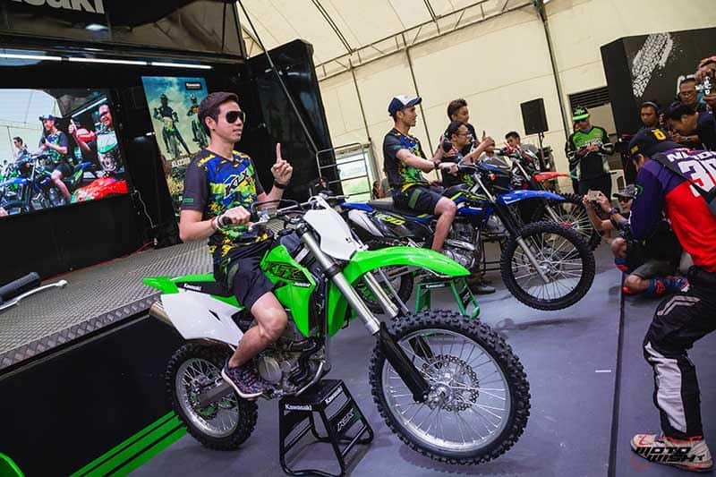 จัดใหญ่ มาเต็ม “คาวาซากิ” เปิดตัวรถวิบากตระกูล KLX ใหม่ ถึง 4 รุ่น (KLX230, KLX230ABS, KLX230R, KLX300R) | MOTOWISH 5