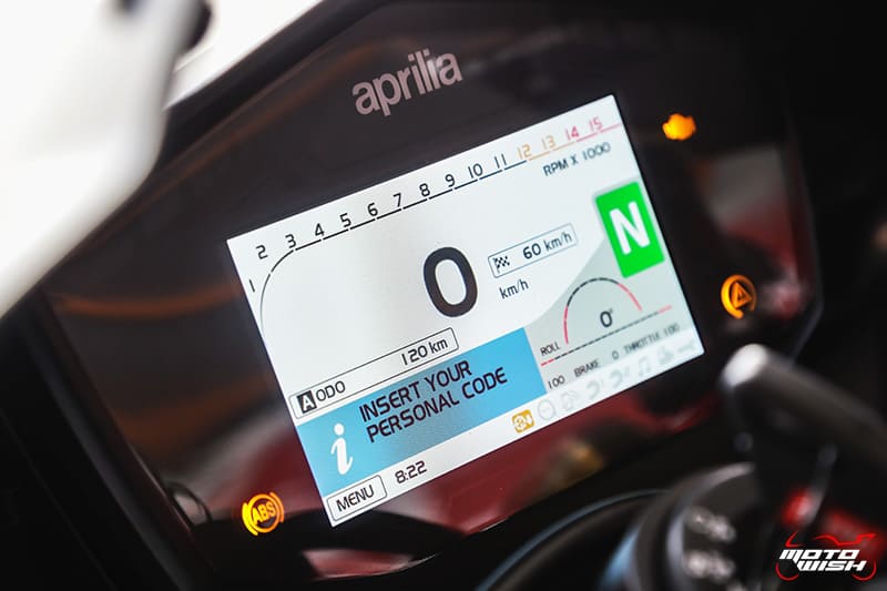 รีวิว Aprilia RSV4 1100 Factory 217 แรงม้า เบากว่าที่เคย รุนแรงกว่าที่ผ่านมา ติดปีกคาร์บอนพร้อมบิน | MOTOWISH 57