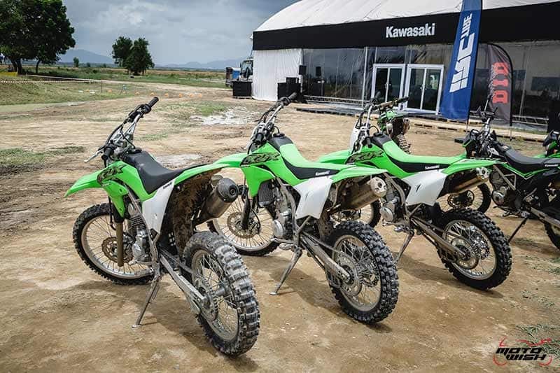 รีวิว Kawasaki KLX เปิดโหมดโดด ทดสอบโหดครบ 4 รุ่น (KLX230, KLX230ABS SE, KLX230R, KLX300R) | MOTOWISH 2