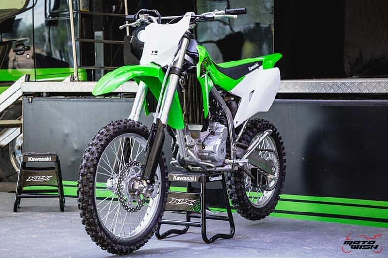 รีวิว Kawasaki KLX เปิดโหมดโดด ทดสอบโหดครบ 4 รุ่น (KLX230, KLX230ABS SE, KLX230R, KLX300R) | MOTOWISH 44