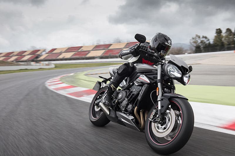 Triumph "Daytona" และ "Street Triple" รหัส 765 เลขนี้การันตีความมันส์ | MOTOWISH 3