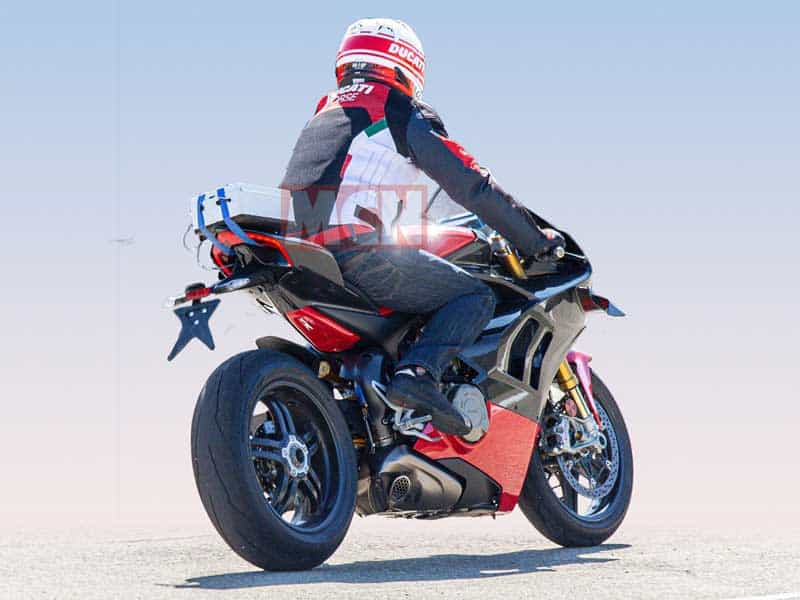 เผยภาพ Spy Shot รถ Ducati Panigale V4 Superleggera มาพร้อมแฟริ่งคาร์บอนไฟเบอร์ | MOTOWISH 1