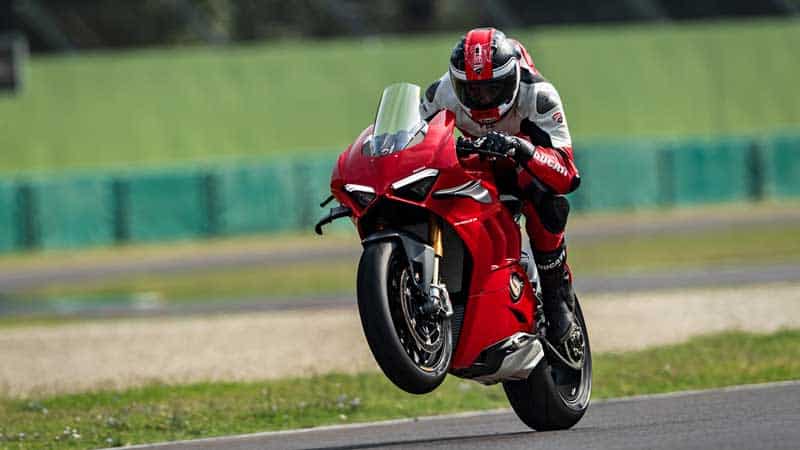 “New Ducati Panigale V4 2020” เปิดตัวอย่างเป็นทางการ พร้อมยกชิ้นส่วนจาก “V4R” มาใส่ | MOTOWISH 8