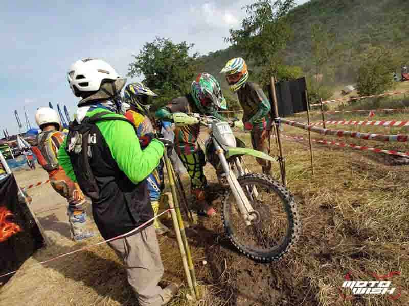 องศาความมันส์ทะลุปรอทแตก Kawasaki Enduro 3 Hrs. สนาม 4 จังหวัดสุพรรณบุรี | MOTOWISH 8