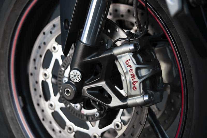 Triumph เปิดตัว Street Triple RS 2020 อย่างเป็นทางการ พร้อมยกเทคโนโลยีเครื่องยนต์มาจาก Moto2 | MOTOWISH 3