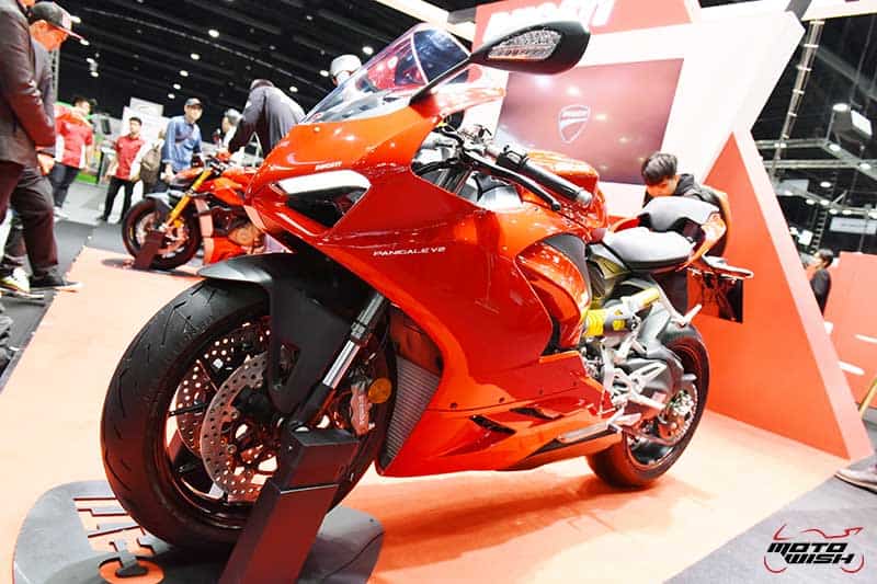 เผยโฉมเน็คไบค์สายโหด Ducati Streetfighter V4 และ Streetfighter V4S เริ่มต้นที่ 8.99 แสน (Motor Expo 2019) | MOTOWISH 1