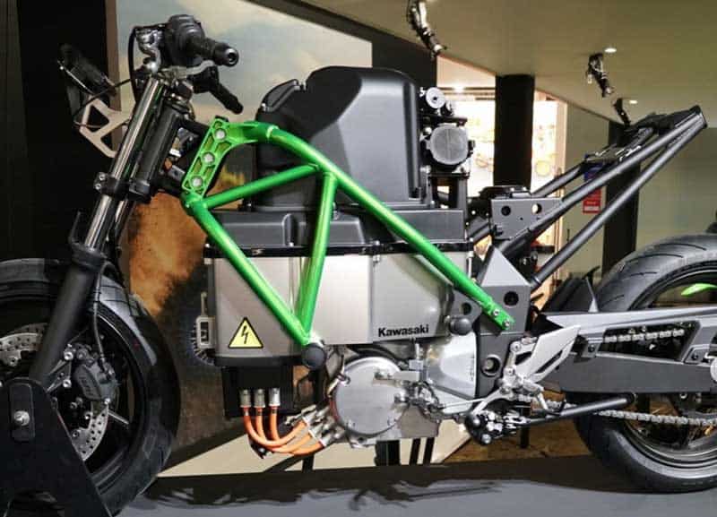 Kawasaki เปิดตัวรถจักรยานยนต์ไฟฟ้าต้นแบบ ที่สามารถเปลี่ยนเกียร์ได้ !! | MOTOWISH 2