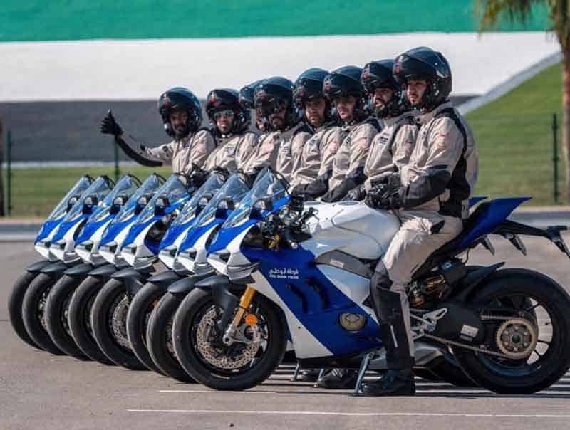 กรมตำรวจอาบูดาบี ประเทศสหรัฐอาหรับเอมิเรตส์ เสริมเขี้ยวเล็บ จัด Ducati Panigle V4R ประจำการ | MOTOWISH 1