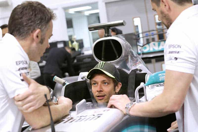 “วาเลนติโน่ รอสซี่” เข้ารับการวัดตัวฟิตติ้ง เตรียมที่นั่งสำหรับขับรถ Formula 1 | MOTOWISH