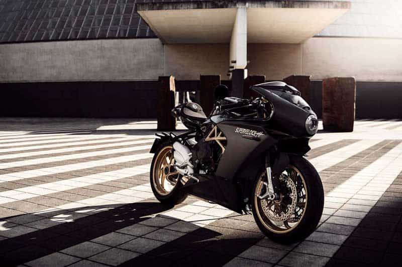 2020-MV-Agusta-Superveloce-800-black-1