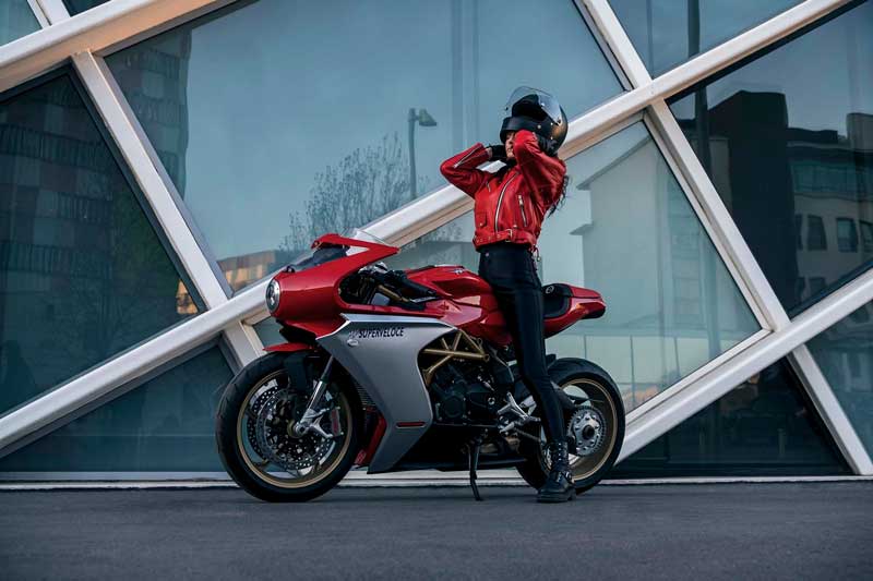 2020-MV-Agusta-Superveloce-800-red-1