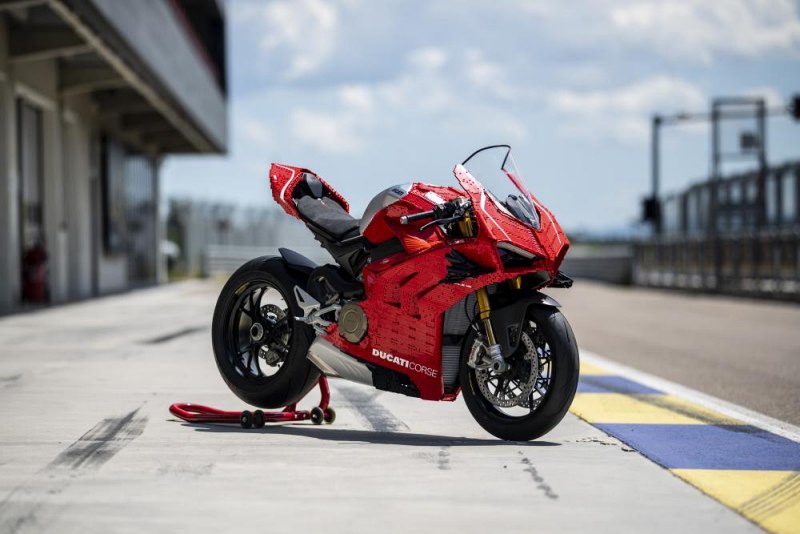 ducati panigale v4r lego build-1