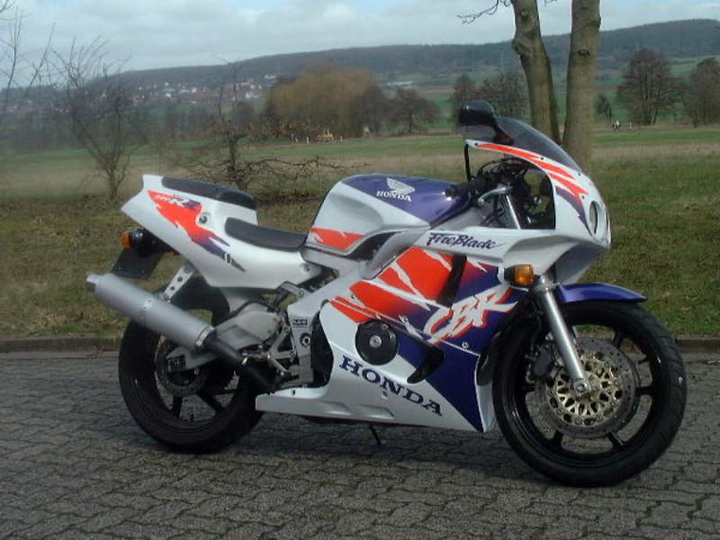 honda cbr 400rr