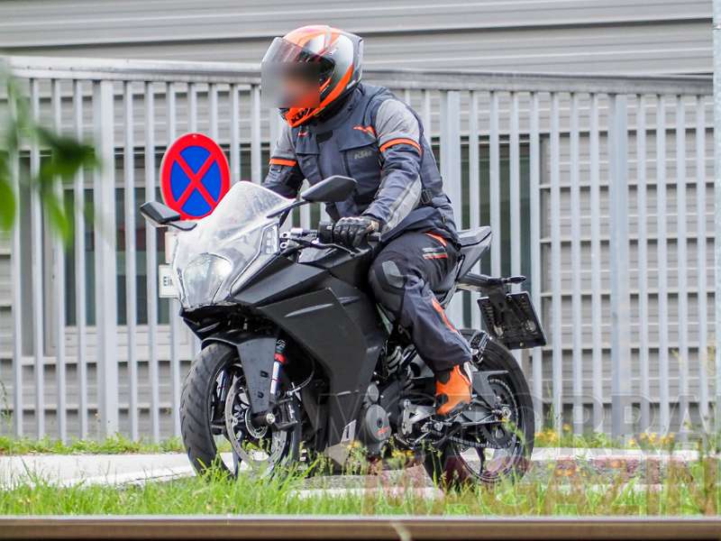 2021 KTM RC390-1