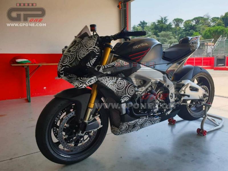 Aprilia Tuono V4 2021-1