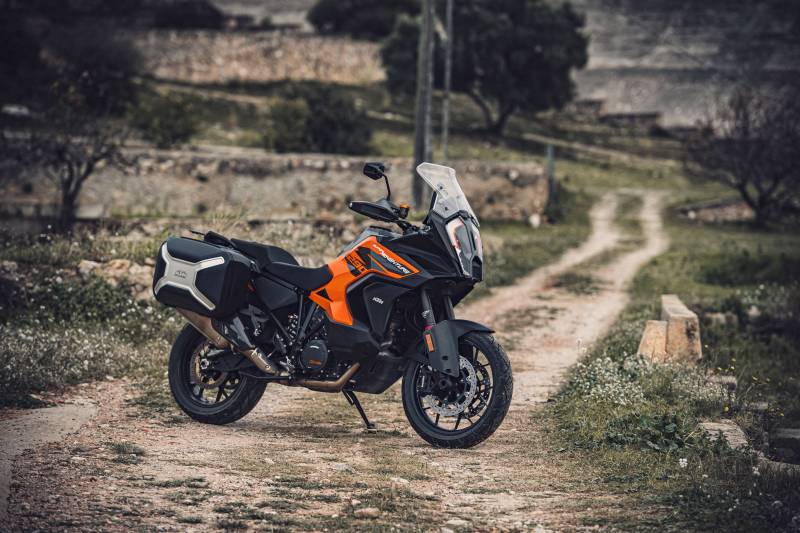 _2021-KTM-1290-Super-Adventure-S-3