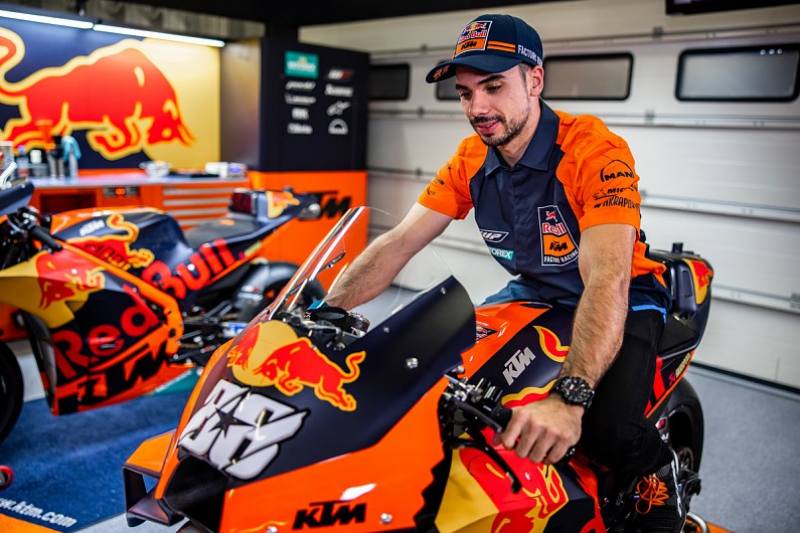 Miguel Oliveira first touch ktm rc16 factory bike-1