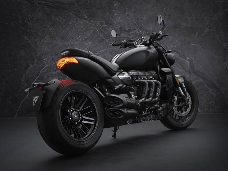 _Triumph Rocket 3 black both-2