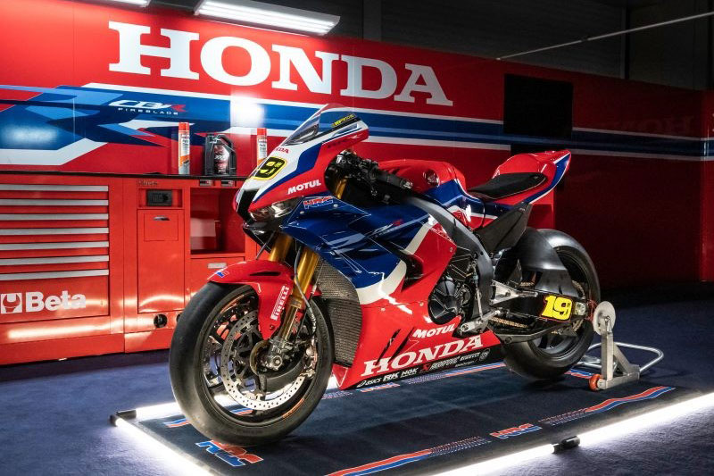 Honda CBR1000RR-R Fireblade 1