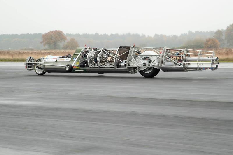 _Guy Martin test 1,200 hp engine 400 mph-4