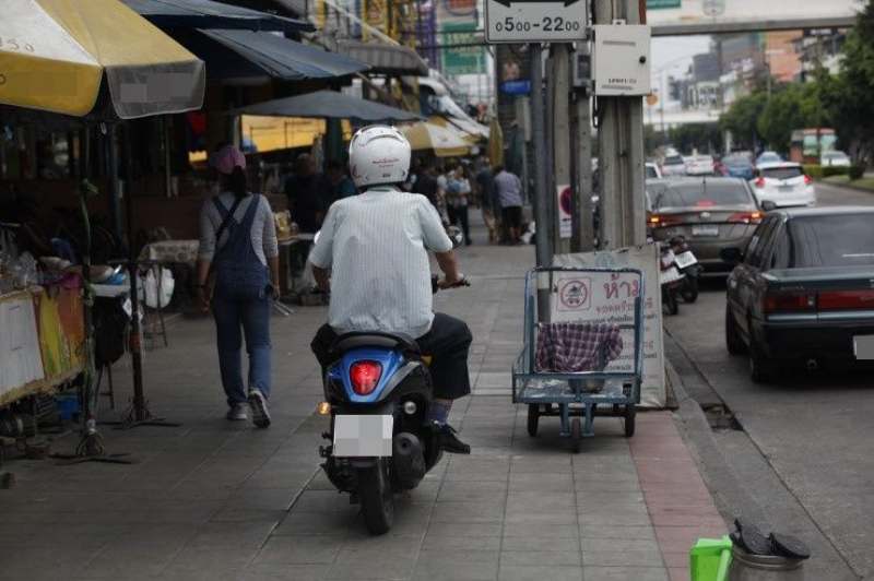 _filming a motorcycle-2