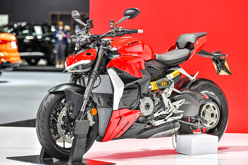 Ducati Streetfighter V2