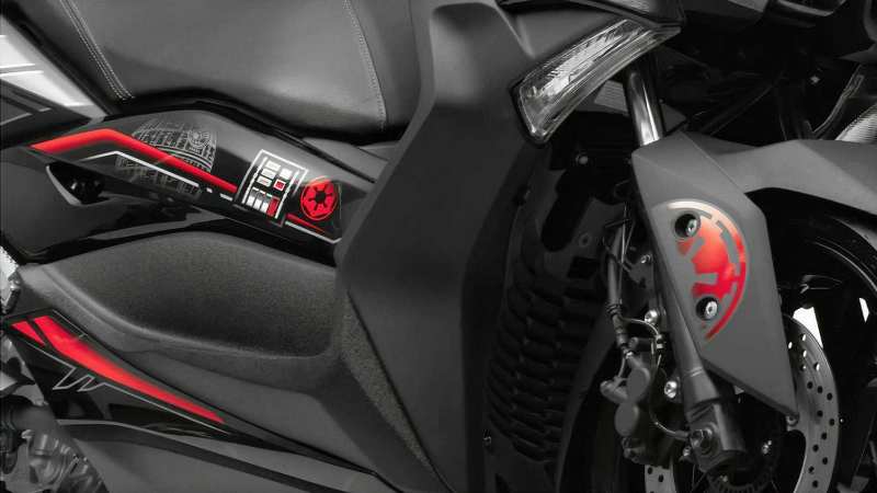 _2022-yamaha-xmax-darth-vader-edition-2