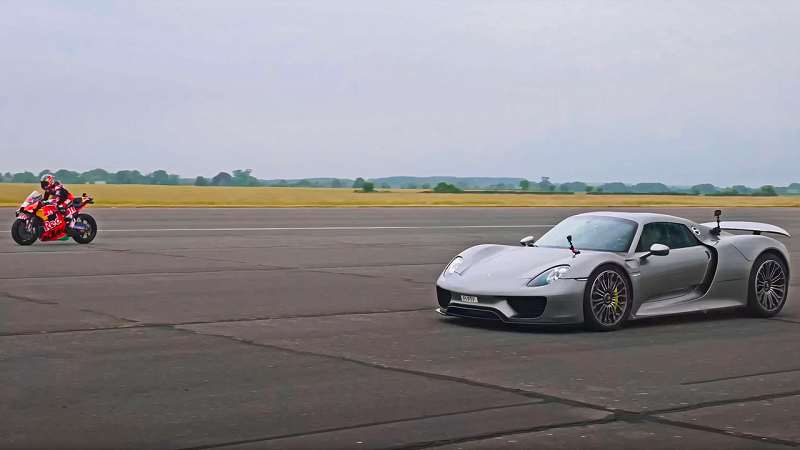 _porsche-918-spyder-v-motogp-bike-drag-race-1