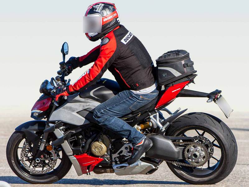 _Ducati Streetfighter V4 2023 spyshot-2