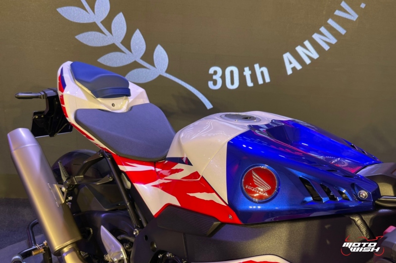 Honda CBR1000RR-R 30 Anniversary 11