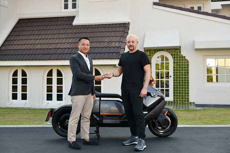 BMW Motorrad CE 04 First Delivery (3)