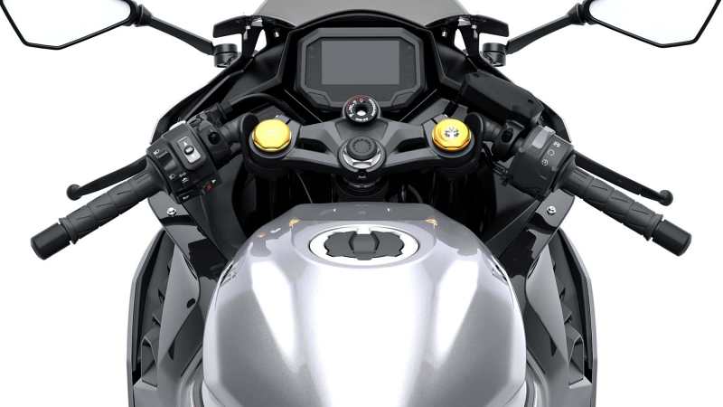 _2024-kawasaki-ninja-zx-25r---metallic-phantom-silver-and-ebony---cockpit-view