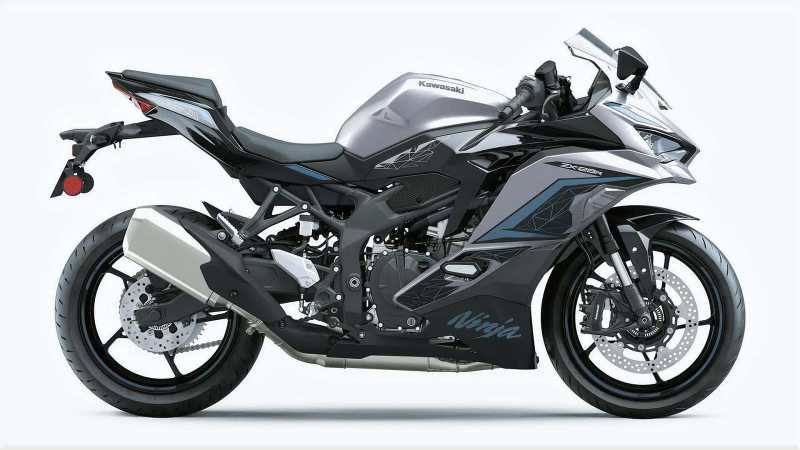 _2024-kawasaki-ninja-zx-25r---metallic-phantom-silver-and-ebony---right-side