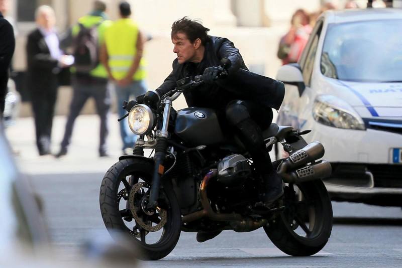 BMW R nineT tom cruise