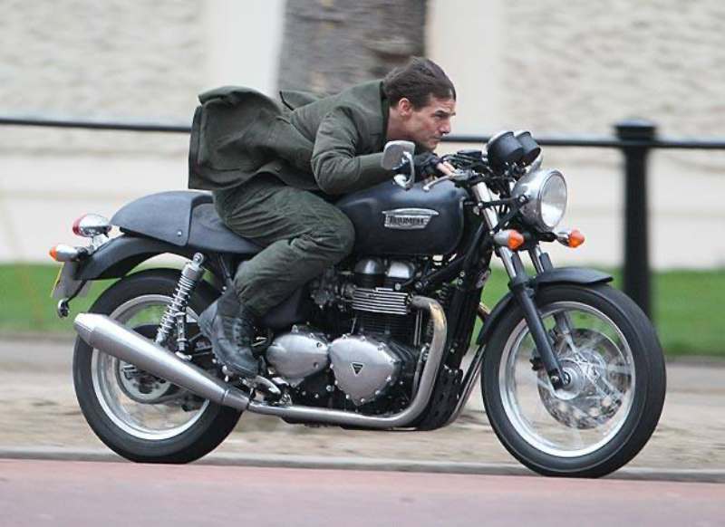 Triumph Thruxton tom cruise