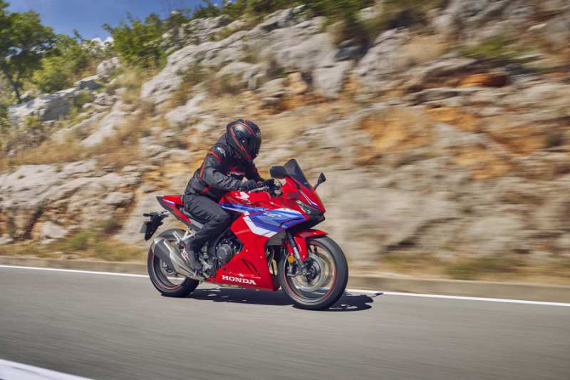 _2024-Honda-CBR500R-1