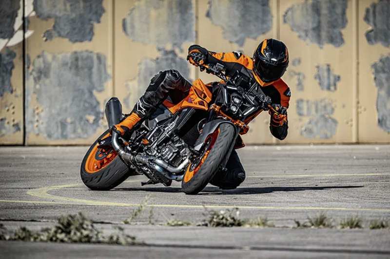 _2024 KTM 990 Duke-1