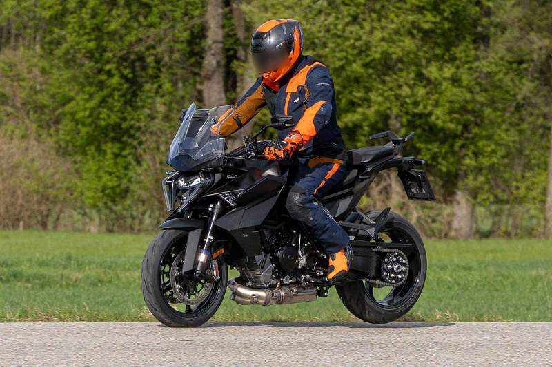 _2025 KTM Super Duke GT Spyshot-2