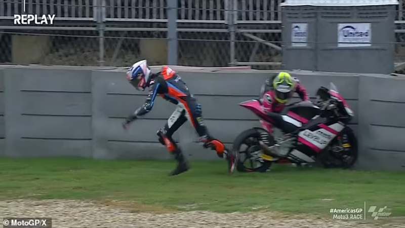 _funny Video moto3 wrong bike-2